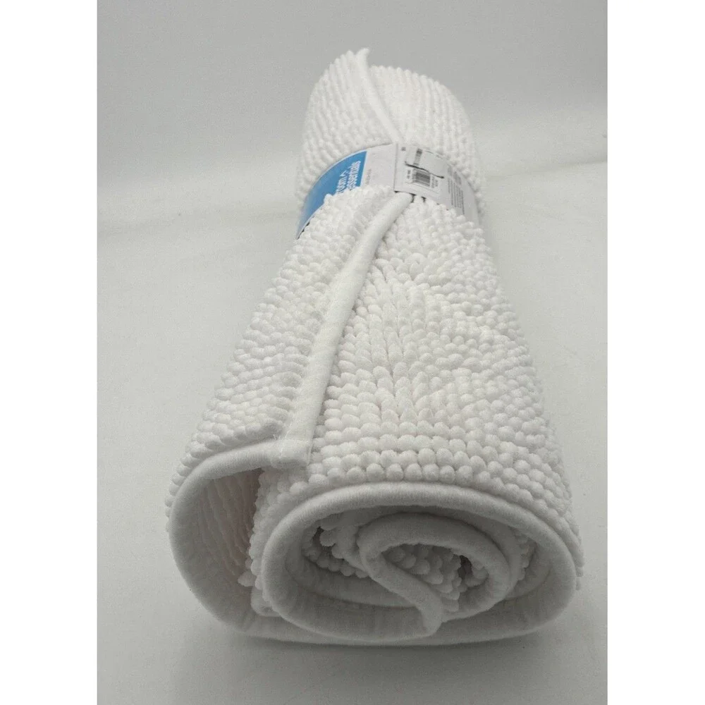 New Room Essentials White Chenille Bath Runner 20 x 58 in